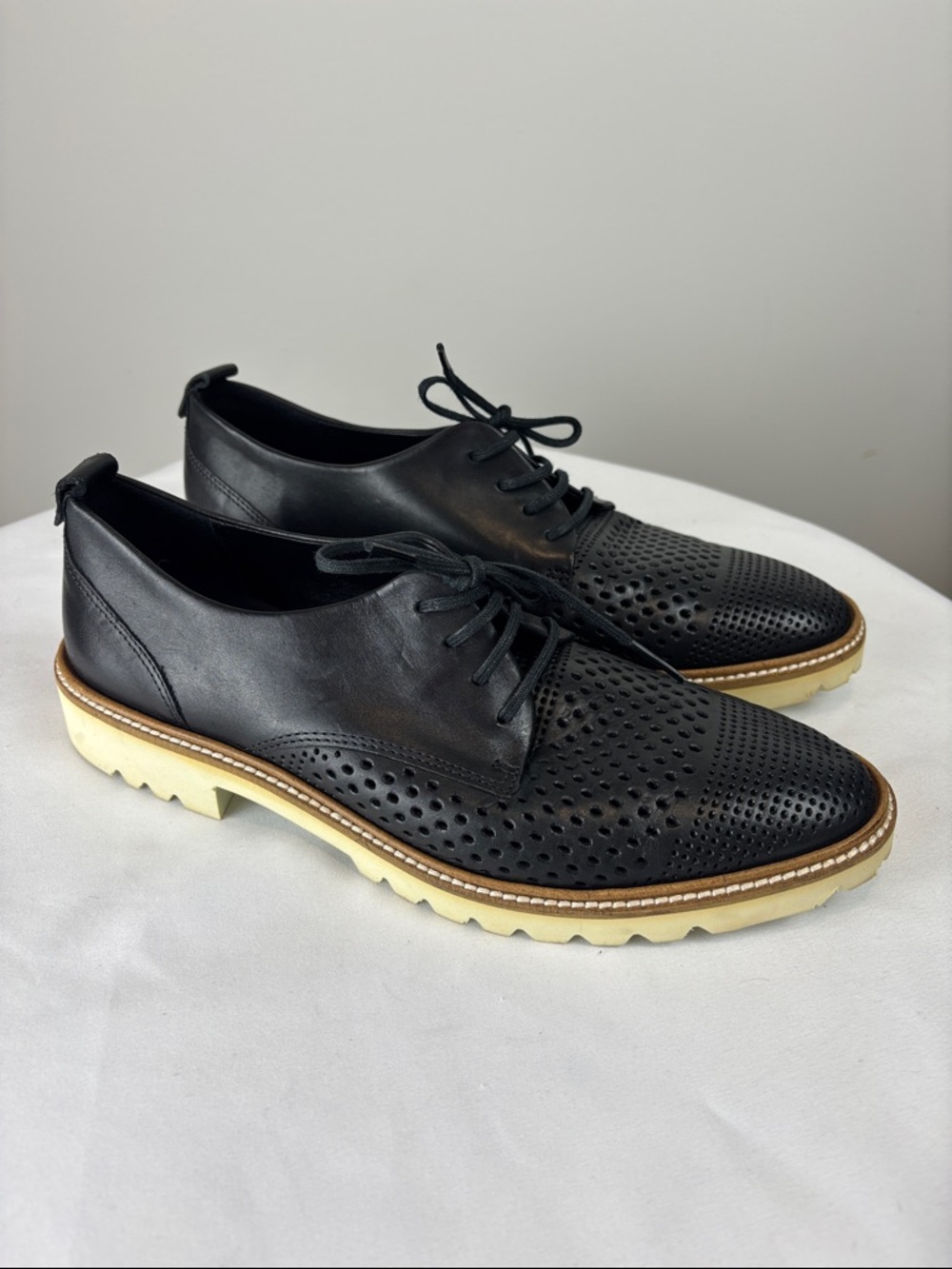 ECCO Leather Oxford Shoes Womens 7 Black Perforated Lace Up Comfort Platform